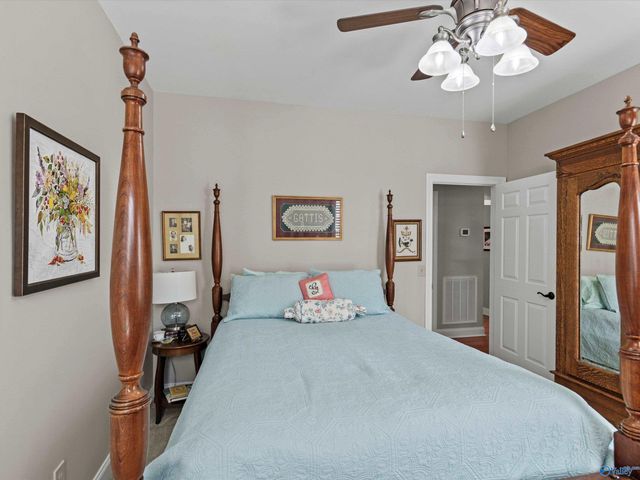 7102 Lost Pond Circle SE, Owens Cross Roads, AL 35763