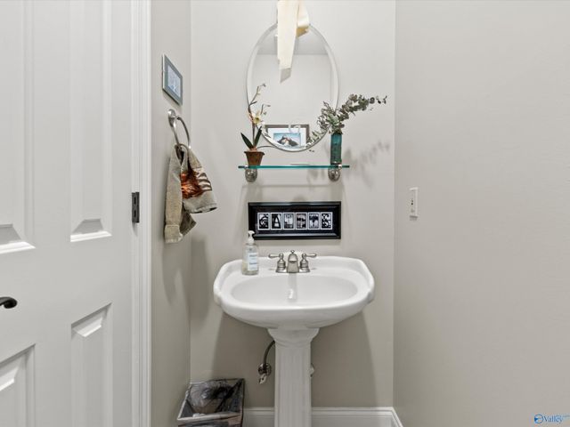 7102 Lost Pond Circle SE, Owens Cross Roads, AL 35763