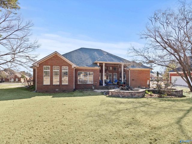 7102 Lost Pond Circle SE, Owens Cross Roads, AL 35763