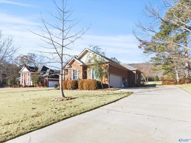 7102 Lost Pond Circle SE, Owens Cross Roads, AL 35763