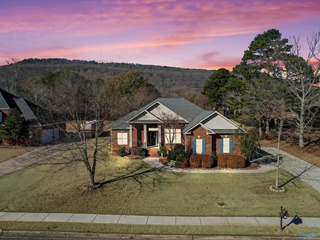 7102 Lost Pond Circle SE, Owens Cross Roads, AL 35763