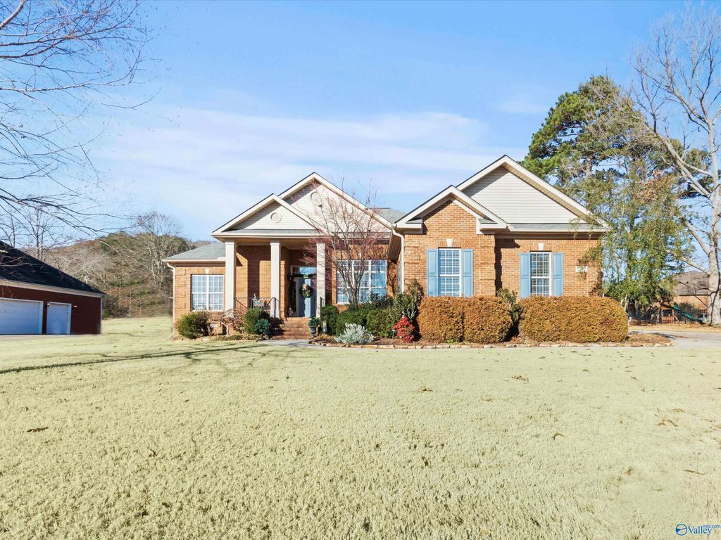 7102 Lost Pond Circle SE, Owens Cross Roads, AL 35763