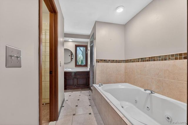 2476 Cedar Key Drive, Lake Orion, MI 48360