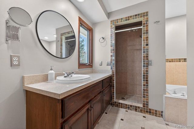 2476 Cedar Key Drive, Lake Orion, MI 48360