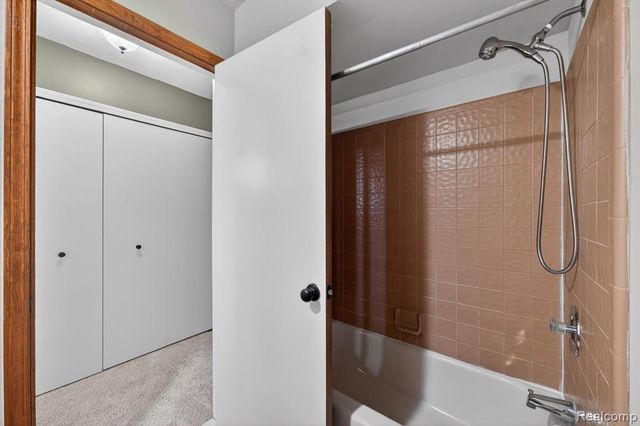 2476 Cedar Key Drive, Lake Orion, MI 48360