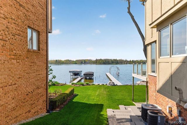 2476 Cedar Key Drive, Lake Orion, MI 48360