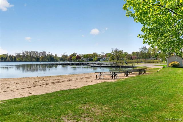 2476 Cedar Key Drive, Lake Orion, MI 48360