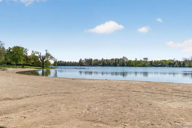 2476 Cedar Key Drive, Lake Orion, MI 48360