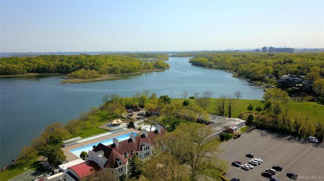 1020 Grant Avenue, Pelham, NY 10803