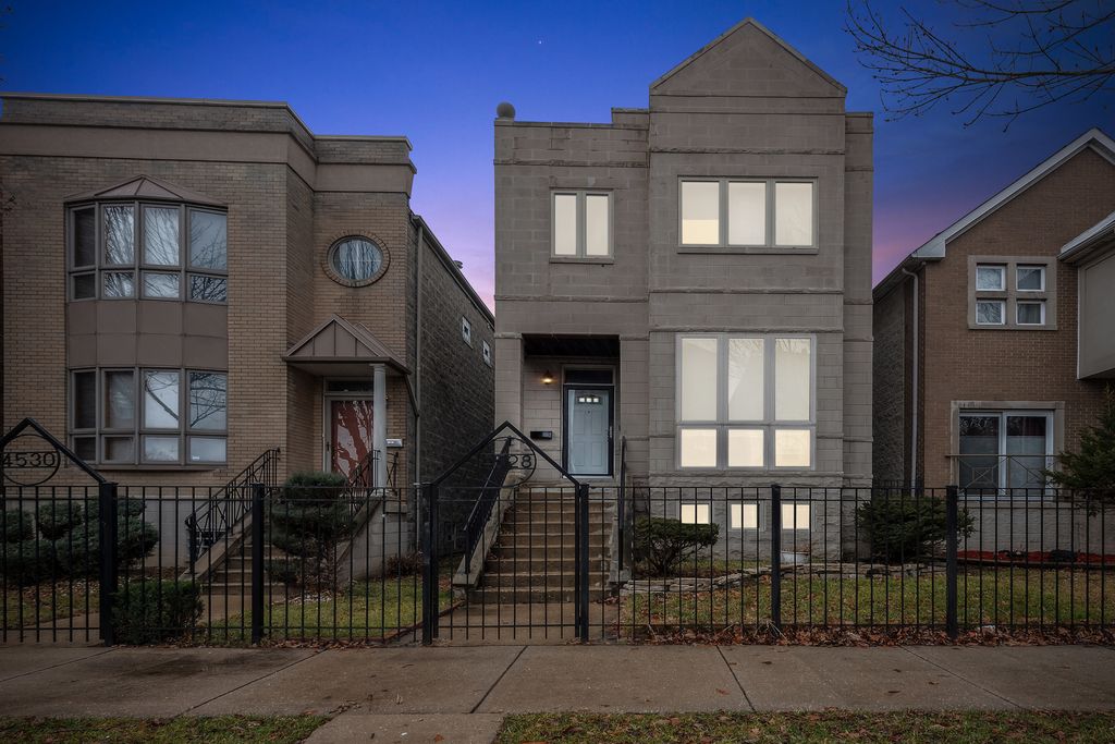 4528 S Saint Lawrence Avenue, Chicago, IL 60653