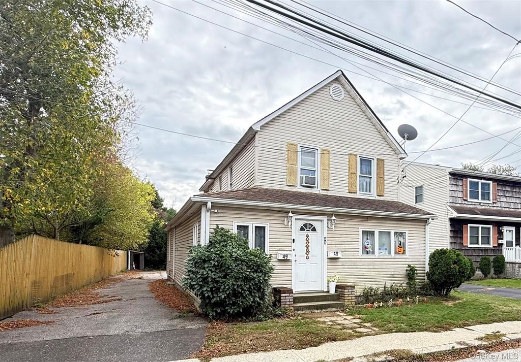 49 Railroad Avenue, Amityville, NY 11701