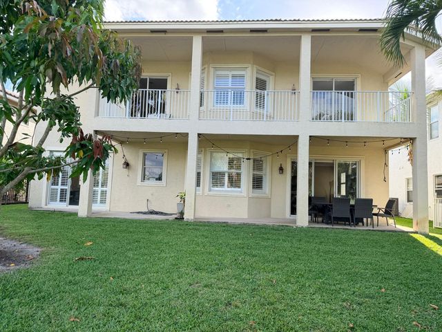 2285 Ridgewood Circle, Royal Palm Beach, FL 33411