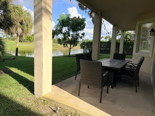 2285 Ridgewood Circle, Royal Palm Beach, FL 33411