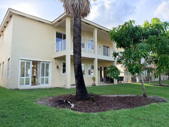 2285 Ridgewood Circle, Royal Palm Beach, FL 33411