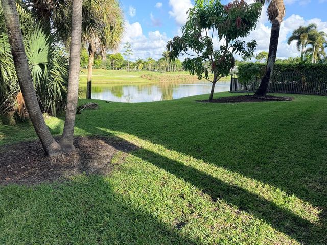 2285 Ridgewood Circle, Royal Palm Beach, FL 33411