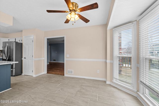 307 Chippendale Ct, Louisville, KY 40214