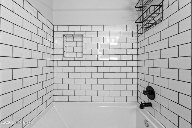 307 Chippendale Ct, Louisville, KY 40214