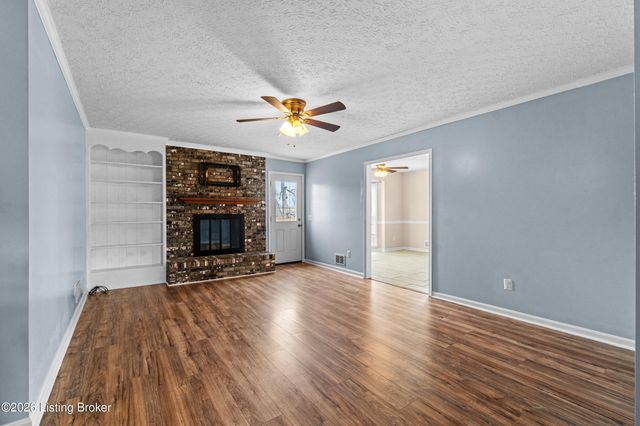 307 Chippendale Ct, Louisville, KY 40214