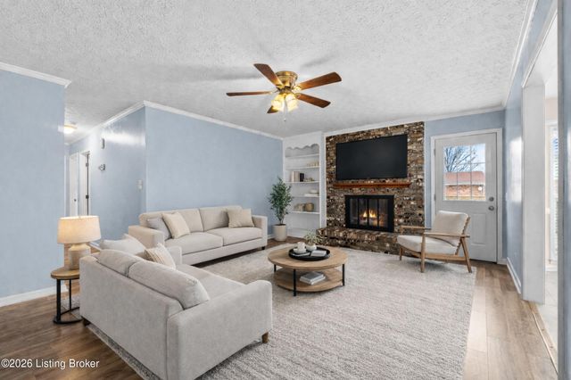 307 Chippendale Ct, Louisville, KY 40214