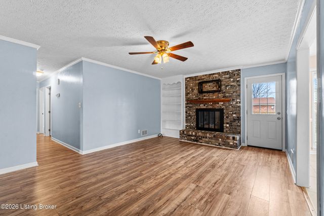 307 Chippendale Ct, Louisville, KY 40214