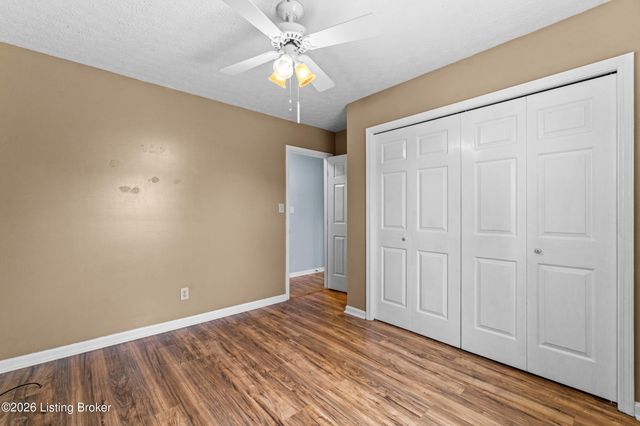 307 Chippendale Ct, Louisville, KY 40214