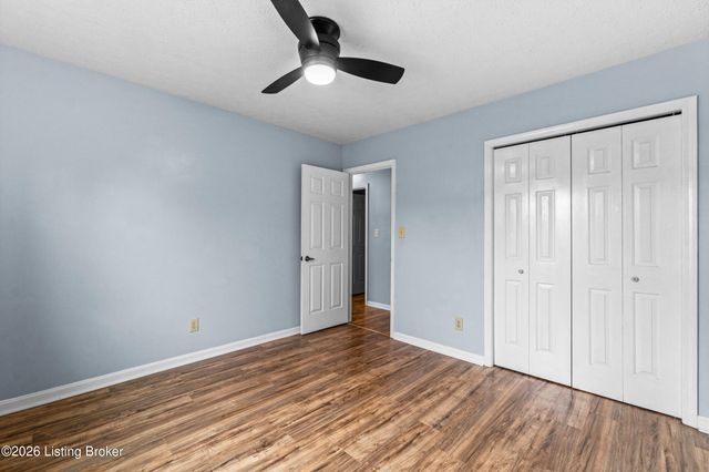 307 Chippendale Ct, Louisville, KY 40214