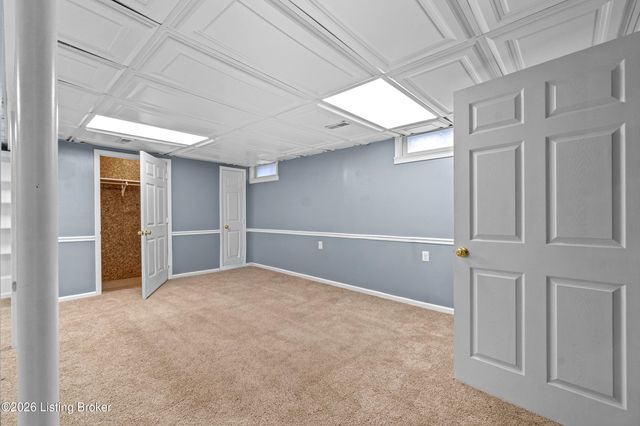 307 Chippendale Ct, Louisville, KY 40214