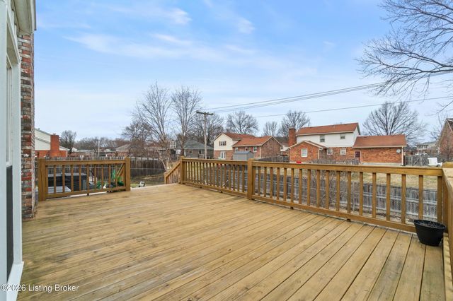 307 Chippendale Ct, Louisville, KY 40214