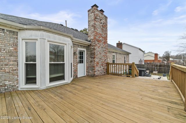 307 Chippendale Ct, Louisville, KY 40214