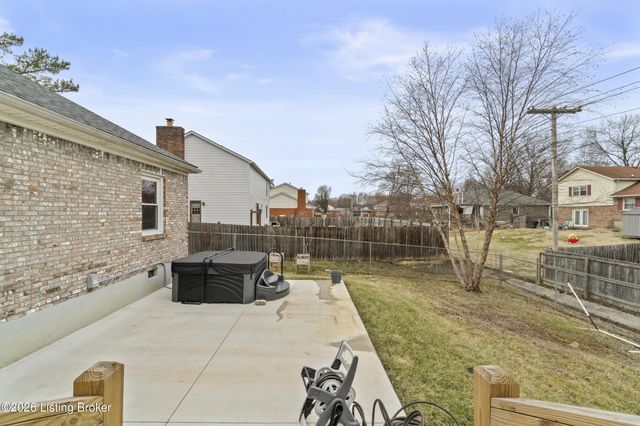 307 Chippendale Ct, Louisville, KY 40214