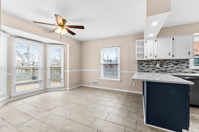 307 Chippendale Ct, Louisville, KY 40214