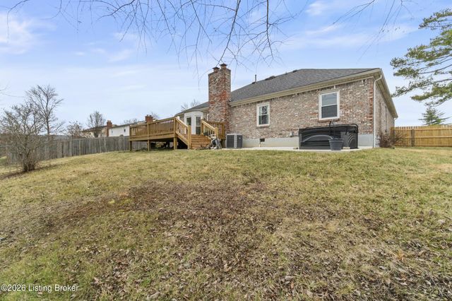 307 Chippendale Ct, Louisville, KY 40214