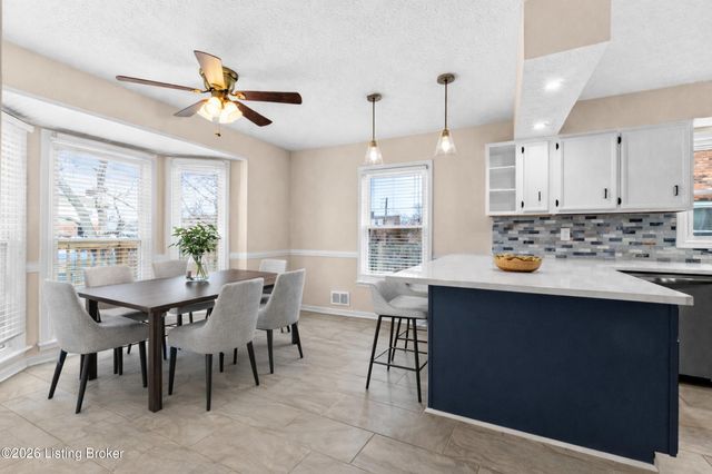 307 Chippendale Ct, Louisville, KY 40214