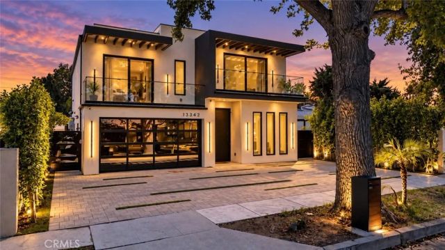 13342 Friar Street, Valley Glen, CA 91401