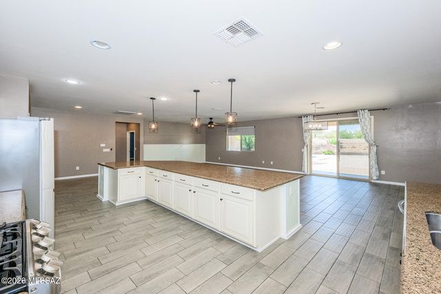 112 E Adytum Place, Vail, AZ 85641