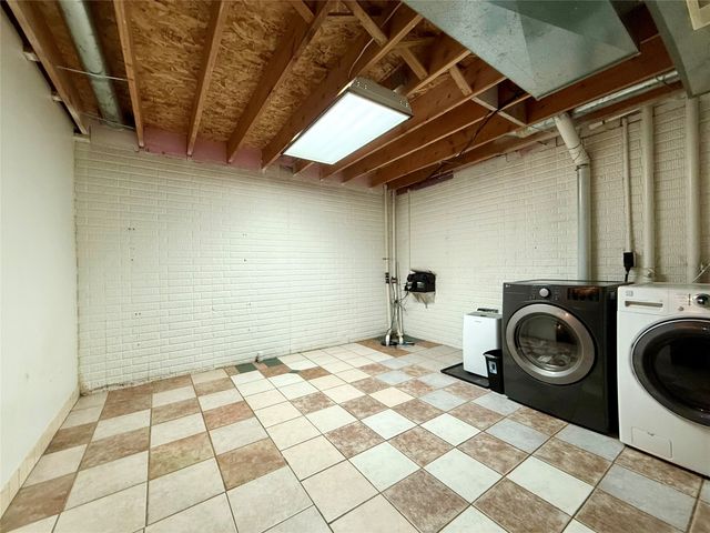 613 SW 61st Street, Des Moines, IA 50312