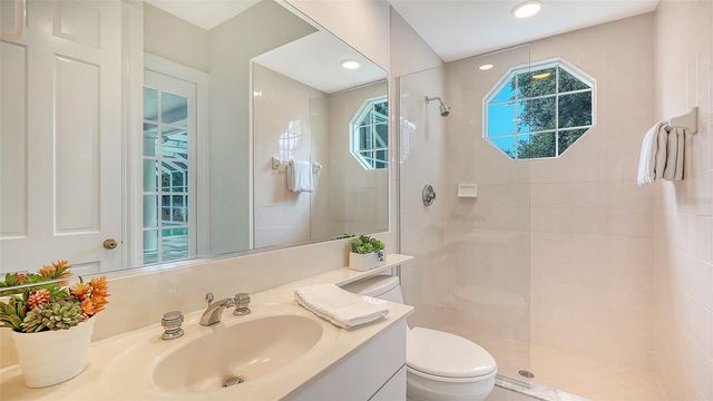 916 MACEWEN DRIVE, Osprey, FL 34229