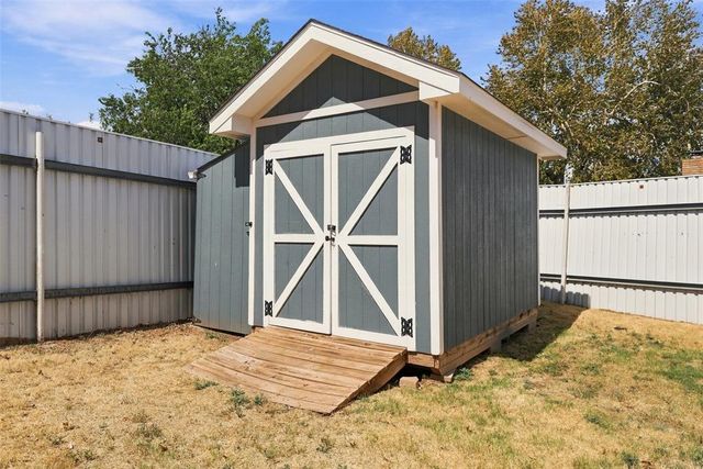 5801 NW 70th Street, Warr Acres, OK 73132