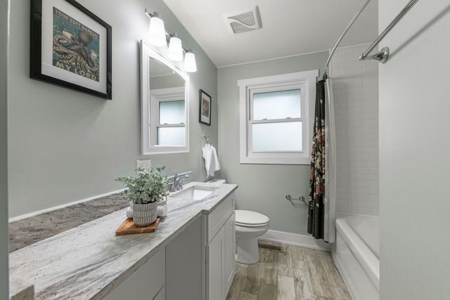 314 Brookside Circle, Wheaton, IL 60187