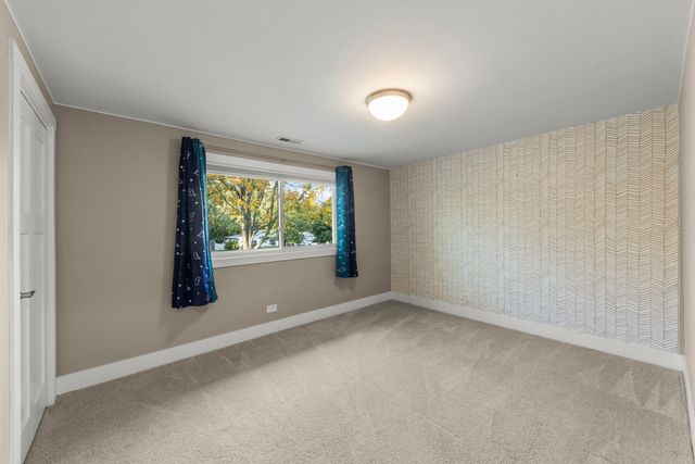 314 Brookside Circle, Wheaton, IL 60187