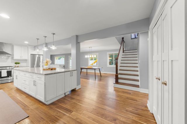 314 Brookside Circle, Wheaton, IL 60187