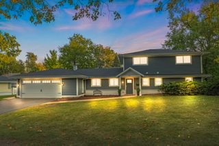314 Brookside Circle, Wheaton, IL 60187
