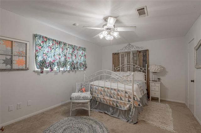 220 Elmwood Street, Huntsville, TX 77320
