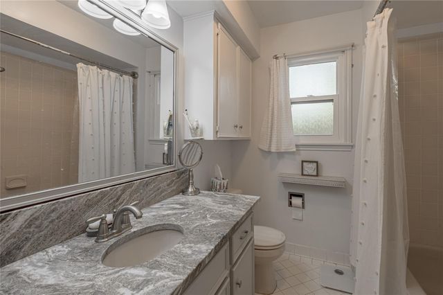 220 Elmwood Street, Huntsville, TX 77320