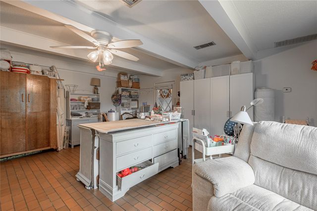 220 Elmwood Street, Huntsville, TX 77320