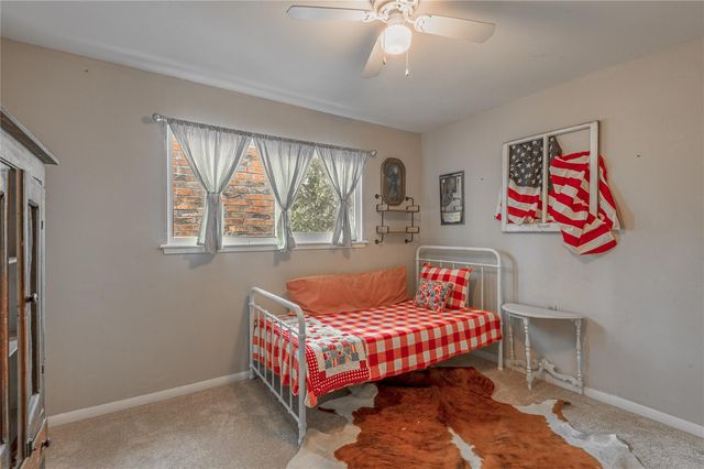 220 Elmwood Street, Huntsville, TX 77320