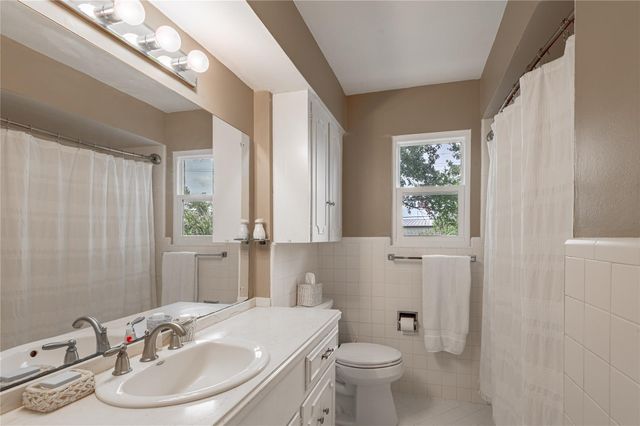 220 Elmwood Street, Huntsville, TX 77320