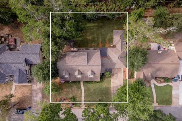 220 Elmwood Street, Huntsville, TX 77320