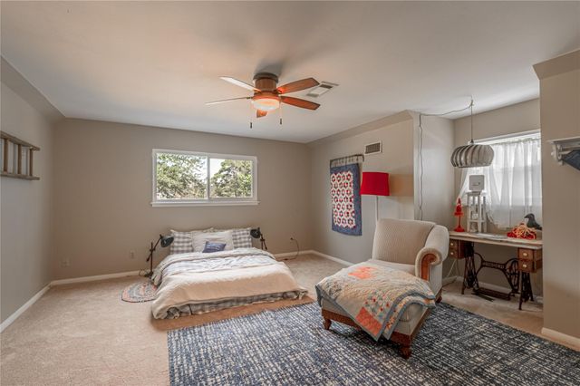 220 Elmwood Street, Huntsville, TX 77320