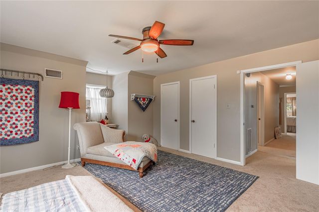 220 Elmwood Street, Huntsville, TX 77320